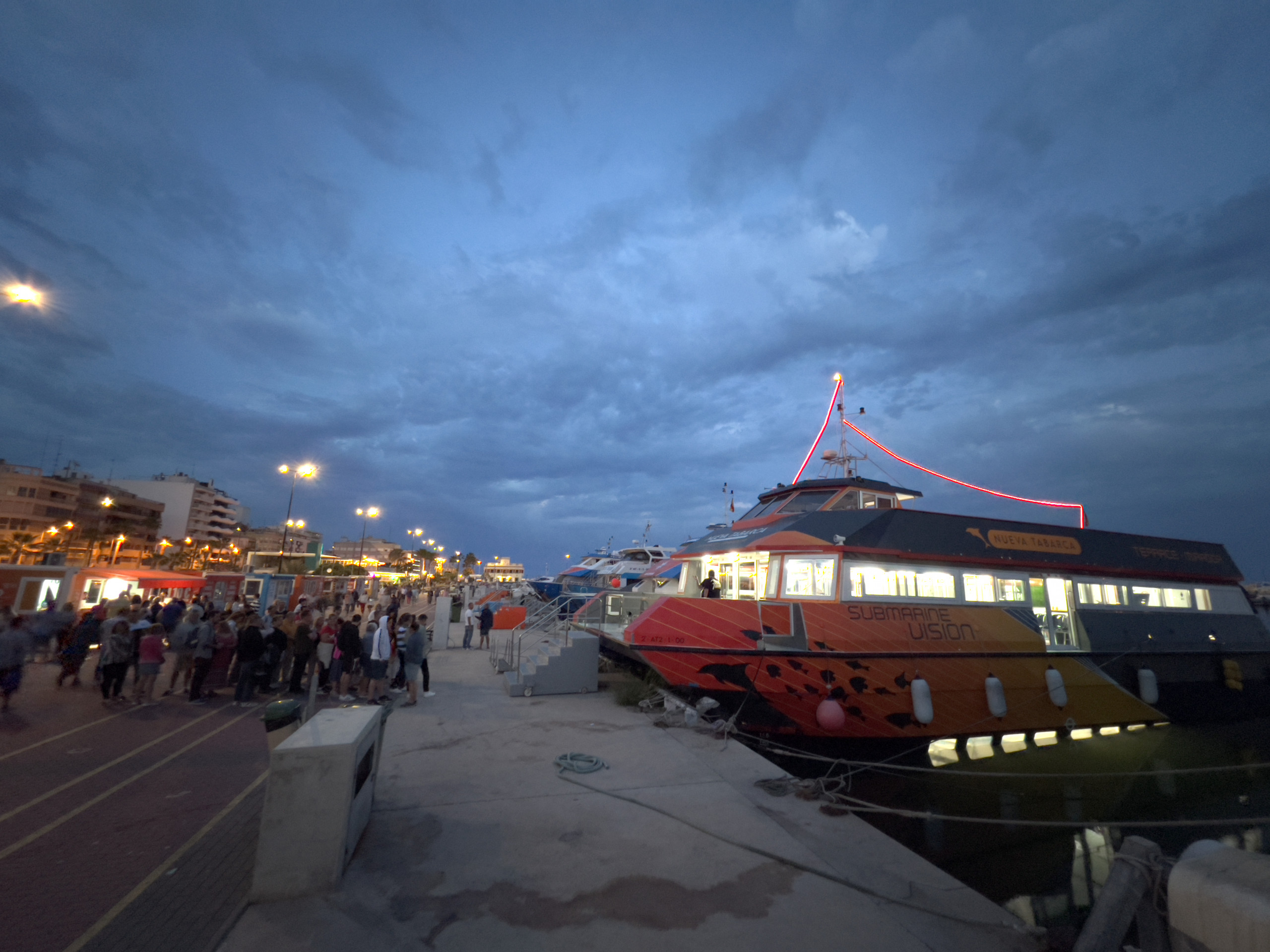 Paseo marítimo nocturno en barco por la bahía de Santa Pola