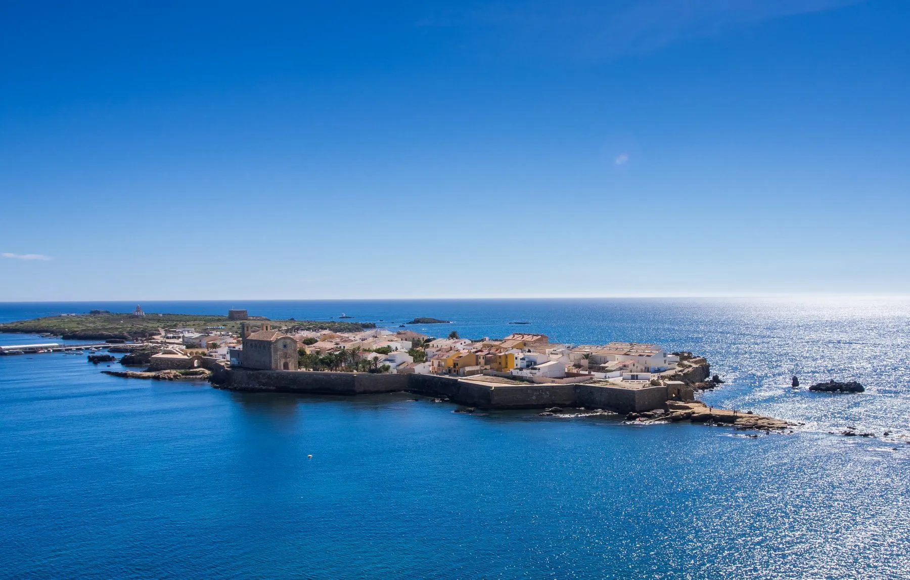 Vista de la Isla de Tabarca desde el mar