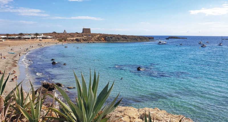 Playa de Levante Isla de Tabarca aguas cristalinas