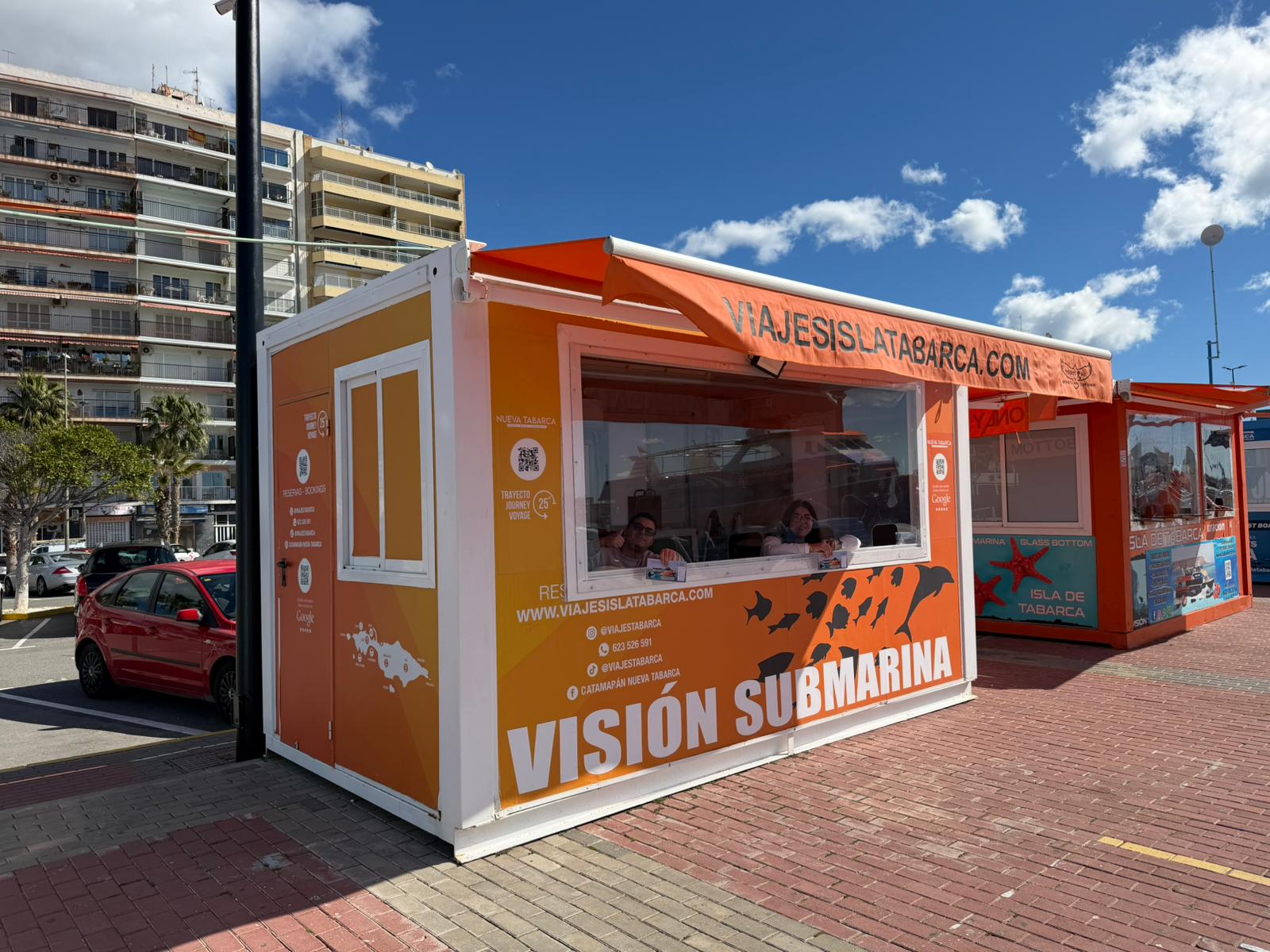 Taquilla naranja Catamarán Nueva Tabarca puerto pesquero Santa Pola barco a Tabarca